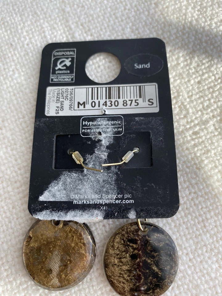 Pendientes Marks & Spencer, Color Arena, Hipoalergénicos, Nuevos Foto 3 de 3
