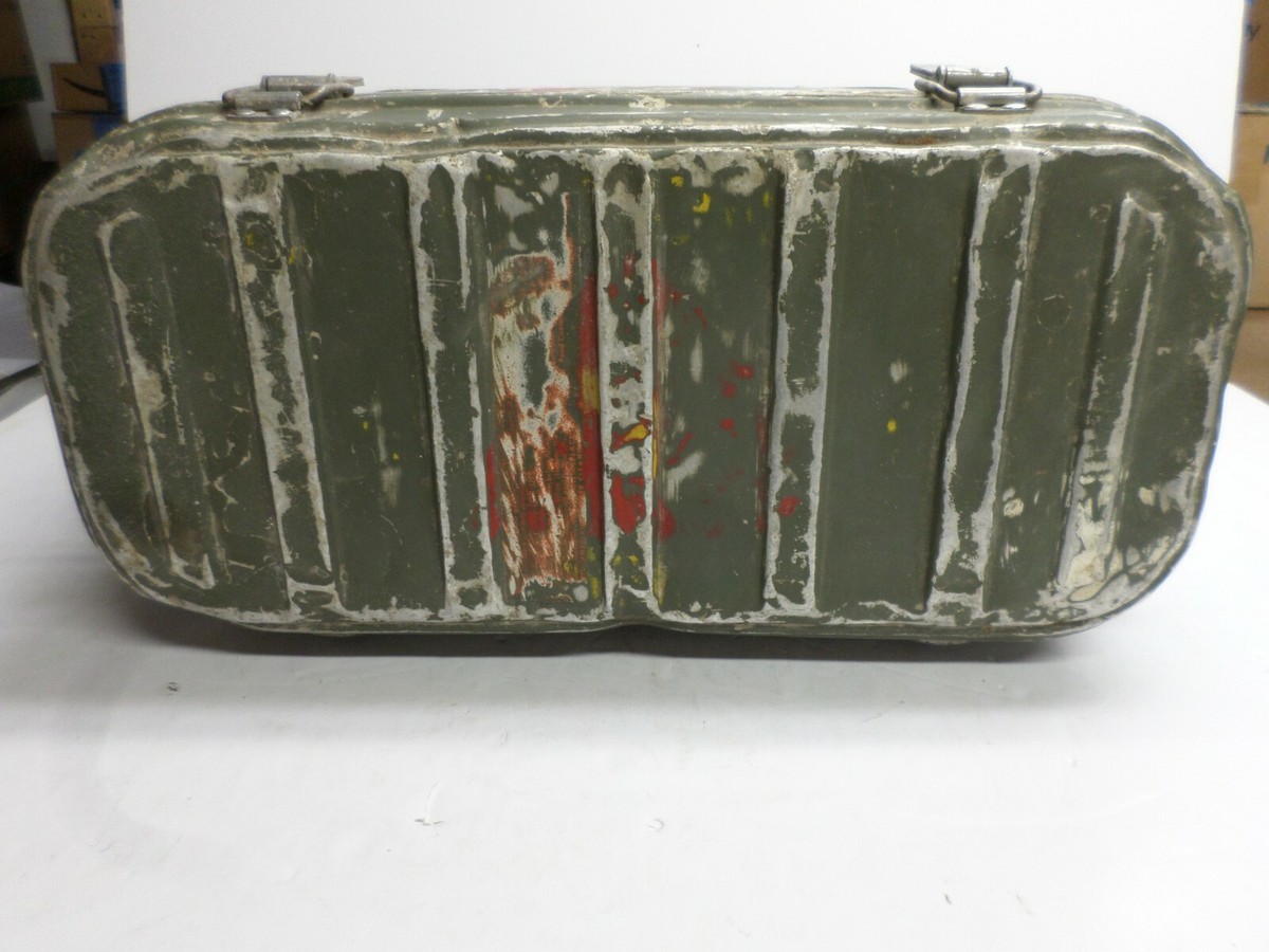 Vintage 1959 U.S. ARMY MERMITE METAL FIELD MESS BOX w/ (3) SERVING
