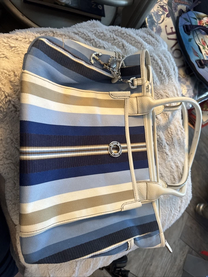 BOLSO DE MANO NÁUTICO BRIGHTON BLUE WATER HURLEY HARBOR ANCHOR TOTE Venta al por menor 325,00 Foto 2 de 4