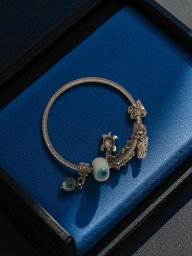 Bracelet doré vintage, style éventail, bijou rétro chic (D'occasion) à Nyon pour CHF 38 – avec
