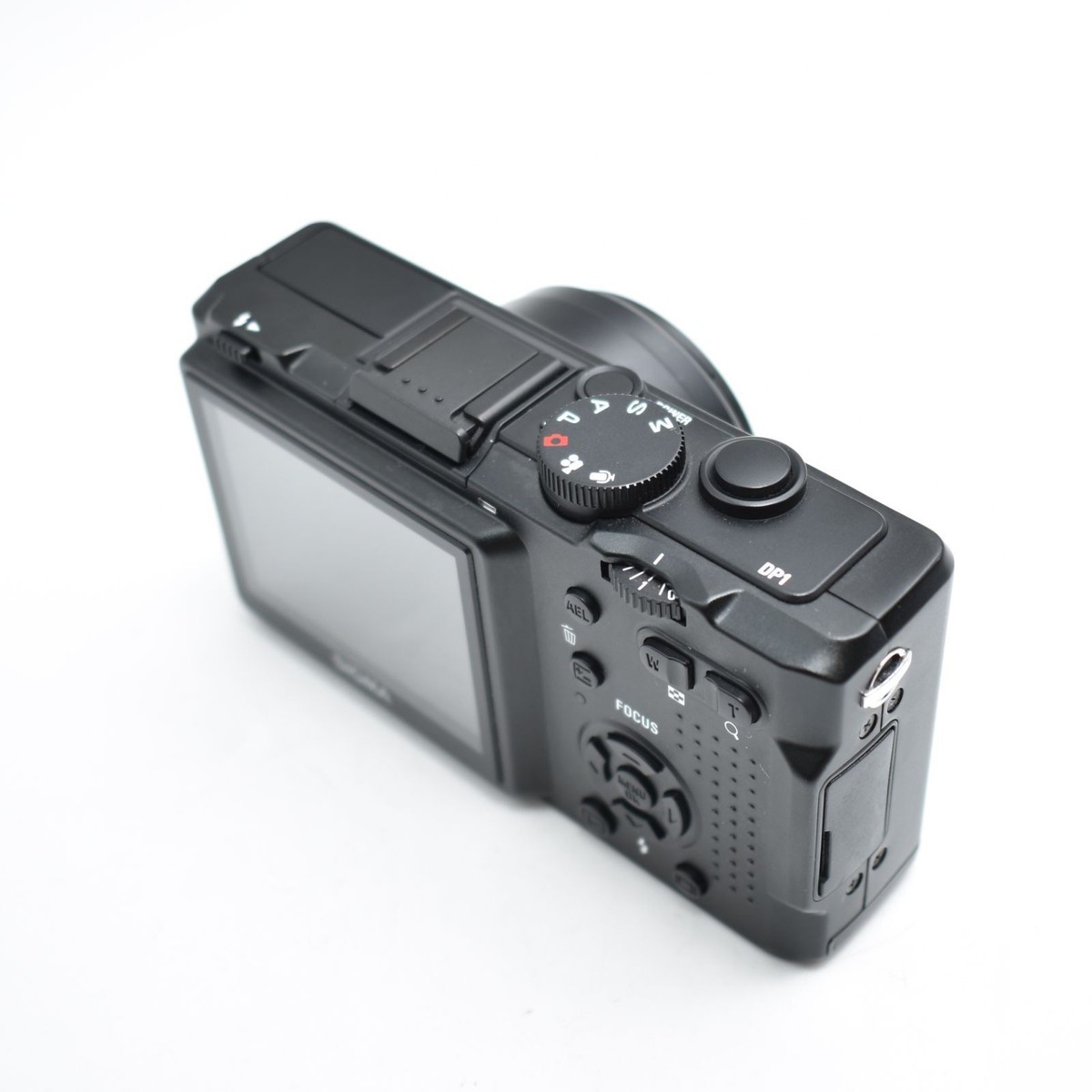 シグマ DP1 Compact Digital Camera #C305 Sigma DP1; A Compact “Full Spec” Camera | Shutterbug