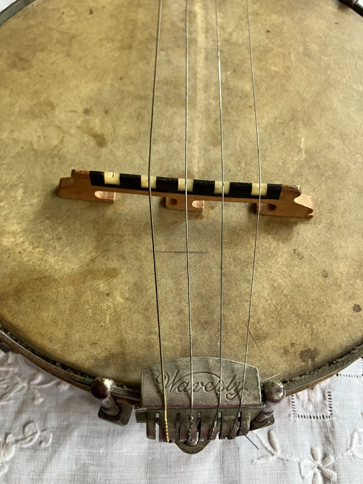 Ukelele vintage Waverly Banjo instrumento de música folclórica de los años 20 Foto 4 de 4