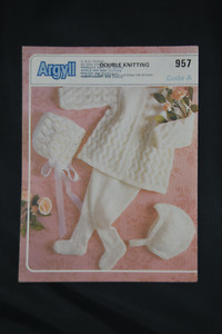 Babys Matinee Mantel Motorhaube und Leggings ORIGINAL Argyle Muster 957 DK