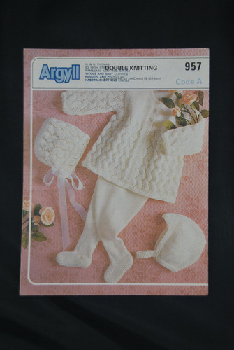 Babys Matinee Mantel Motorhaube und Leggings ORIGINAL Argyle Muster 957 DK