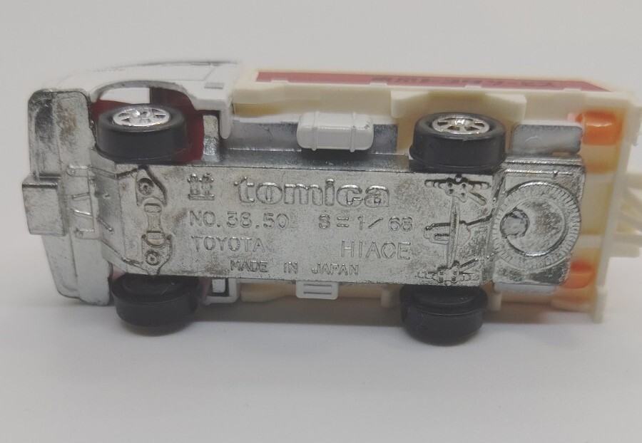 Tomica 39 Black box Without box TOYOTA HIACE Wrecker Made In Tomica 39 Black box Without box TOYOTA HIACE Wrecker Made In