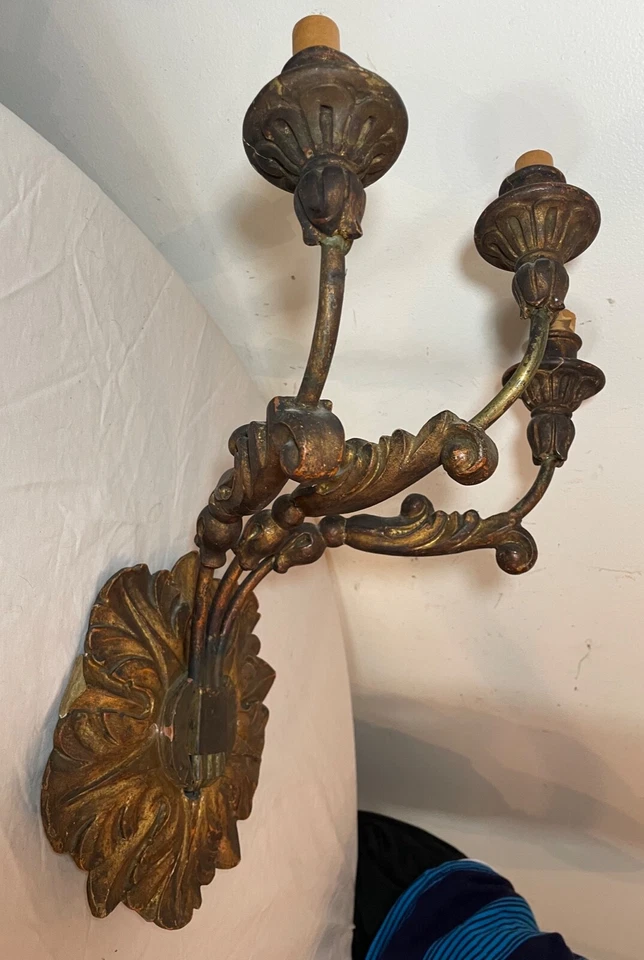 Aplique de pared electrificado de madera dorada italiano antiguo ornamentado siglo XIX Foto 4 de 4