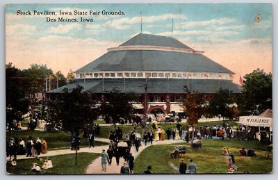 Des Moines Iowa~State Fairgrounds~Stock Pavilion~Crowd on Walkway~c1910 PC