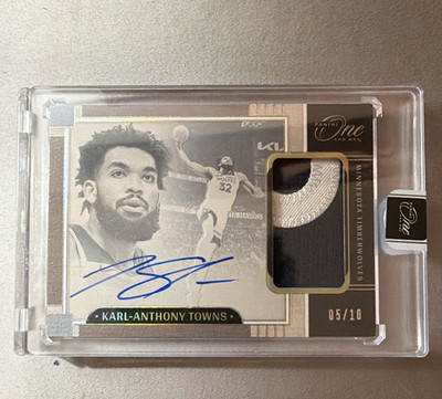 Panini 2023-24 One and One Jersey Autos Karl-Anthony Towns Gold JA-KAT /10