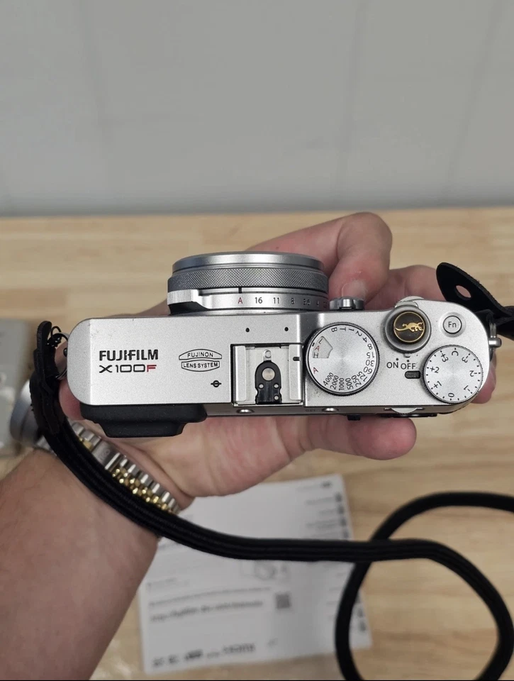 Fujifilm X100F 24.3MP Digital Camera - Silver including case, extra batteries - Image 3 of 4