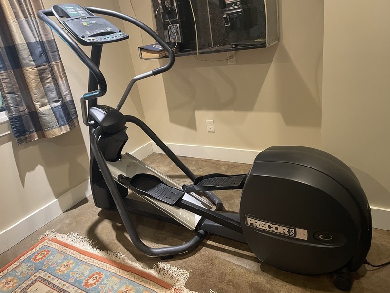Precor EFX 5.23  Crossramp Elliptical  w/Stationary Arms