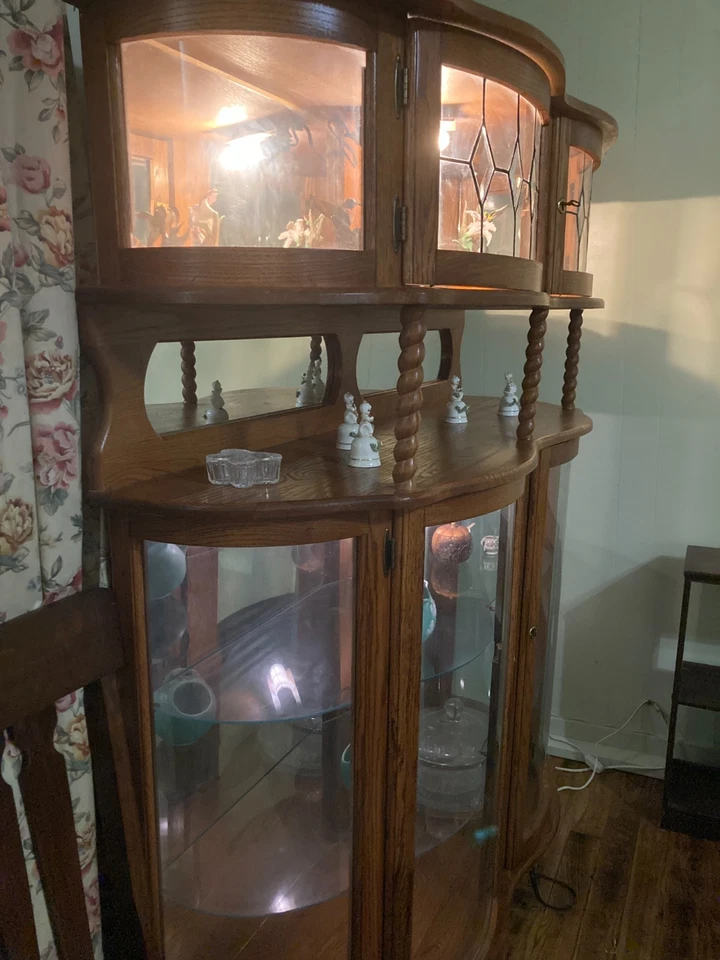 Gabinete de curiosidades iluminado Foto 3 de 4