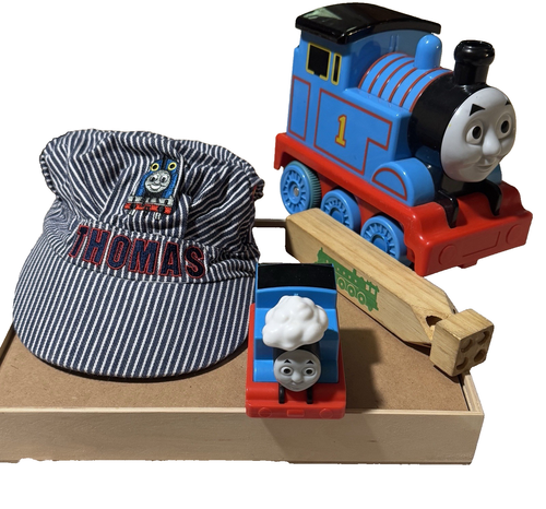 Thomas The Tank Engine & Friends 3 Wood Puzzles In Storage Box, Hat, Whistle - Picture 2 of 18