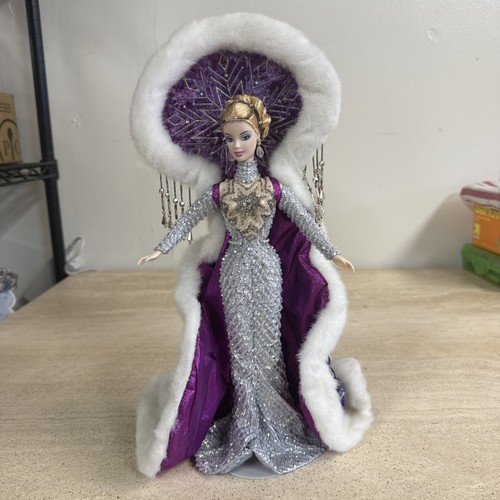 Limited Edition Fantasy Goddess of the Arctic 2001 Barbie Puppe, Mantel & Skizze
