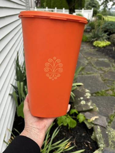 Vintage Tupperware 10” Tall Servalier Canister w/Lid Harvest Orange 1222-4