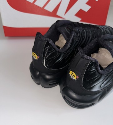 triple black tns women's
