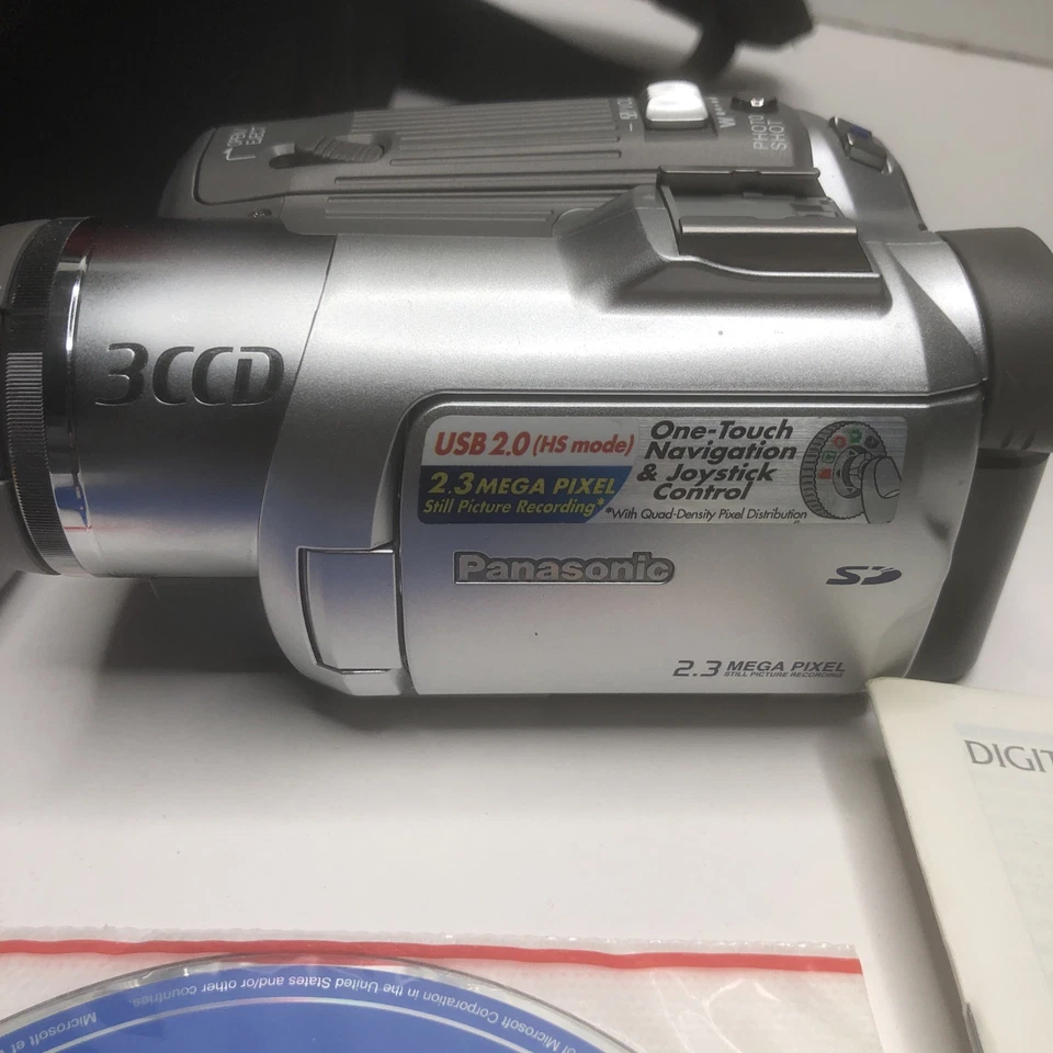 Accesorios de transferencia de videocámara Panasonic PV-GS180 Min y bolsa Tamrac Foto 2 de 4