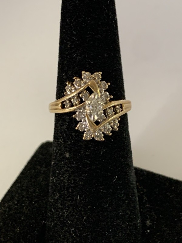 10k Marquis diamond ring apx 8pt