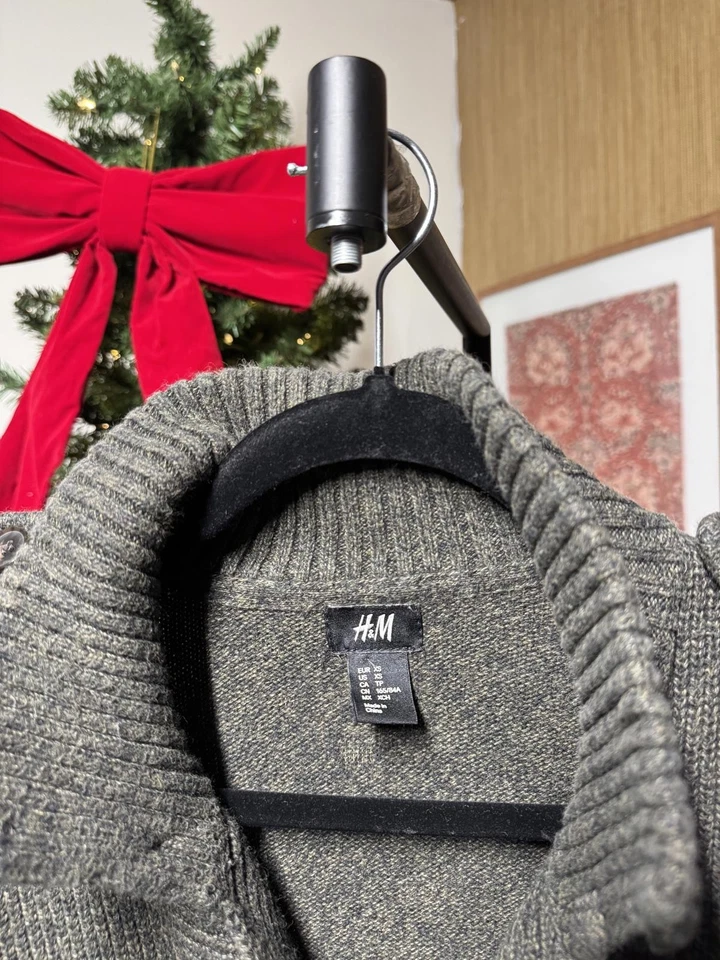 Suéter cárdigan tejido con botones gris para hombre H&M, talla grande Foto 4 de 4