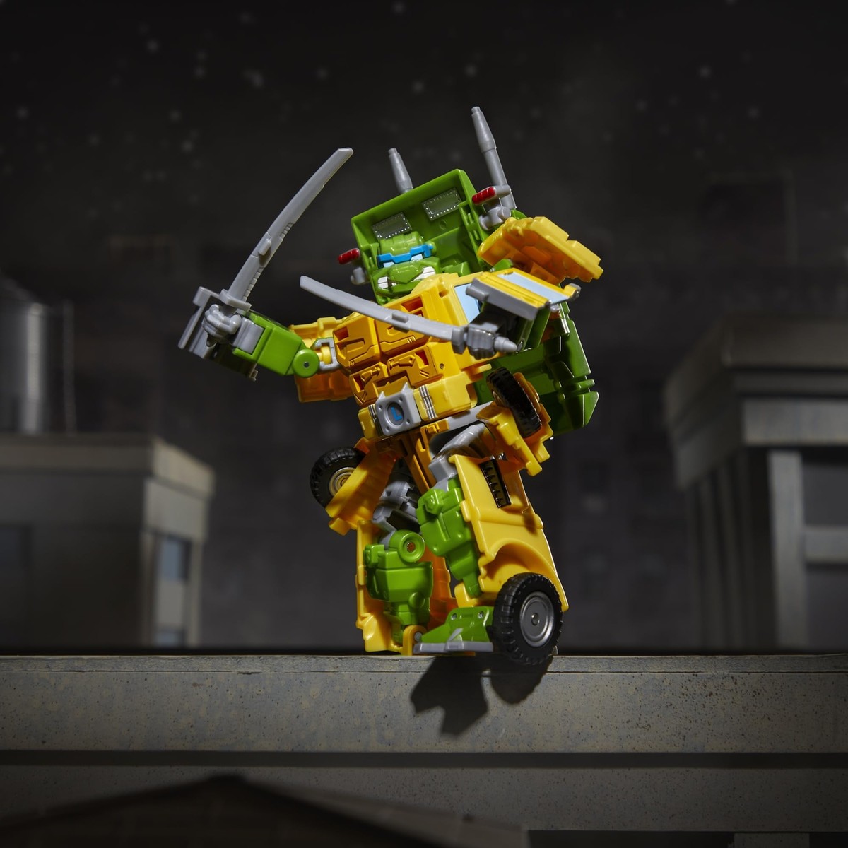 Transformers x TMNT Party Wallop Vehicle Robot 7 Inch Action