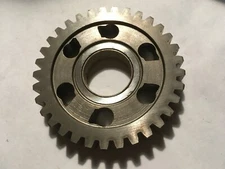 NOS OEM Genuine Suzuki 24320-31822 Gear 2nd Driven GT750 LeMans Vintage