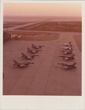GENERAL DYNAMICS F-16 FIGHTING FALCON LINE UP ORIGINAL MANUFACTURERS PHOTO 94