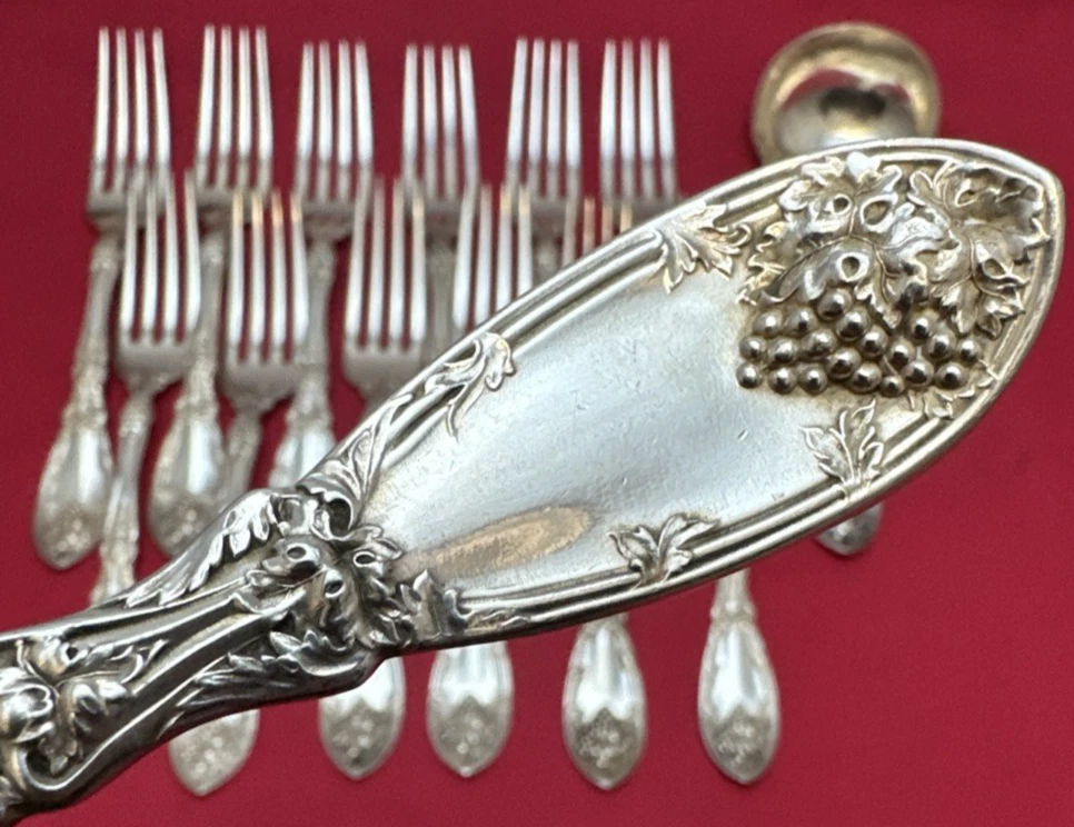 1908 LA VIGNE Silverplated 12 DINNER FORKS + 1 LADLE & 1 CASSEROLE 1881 Rogers
