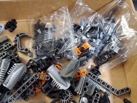 LEGO 8557 Bionicle Exo-Toa Retired Complete w/ Manual & Box 2002 Vintage