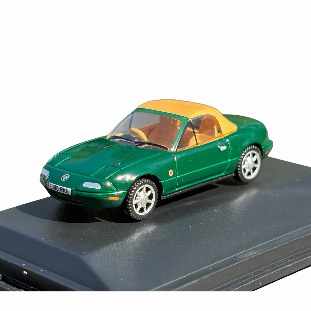 ハンドメイド☆オーダーページ【ミニ】94 Mazda MX5 Miata NA British Racing Green Tan Top Diecast 1:76 Scale
