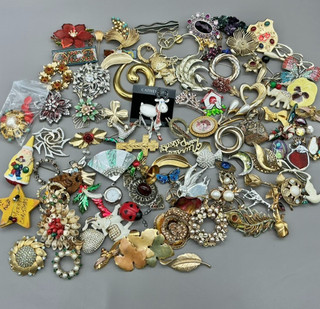 Brooch Bundle Lot 100 Pieces Vintage To Now Crafts Junk Repair Some Signed