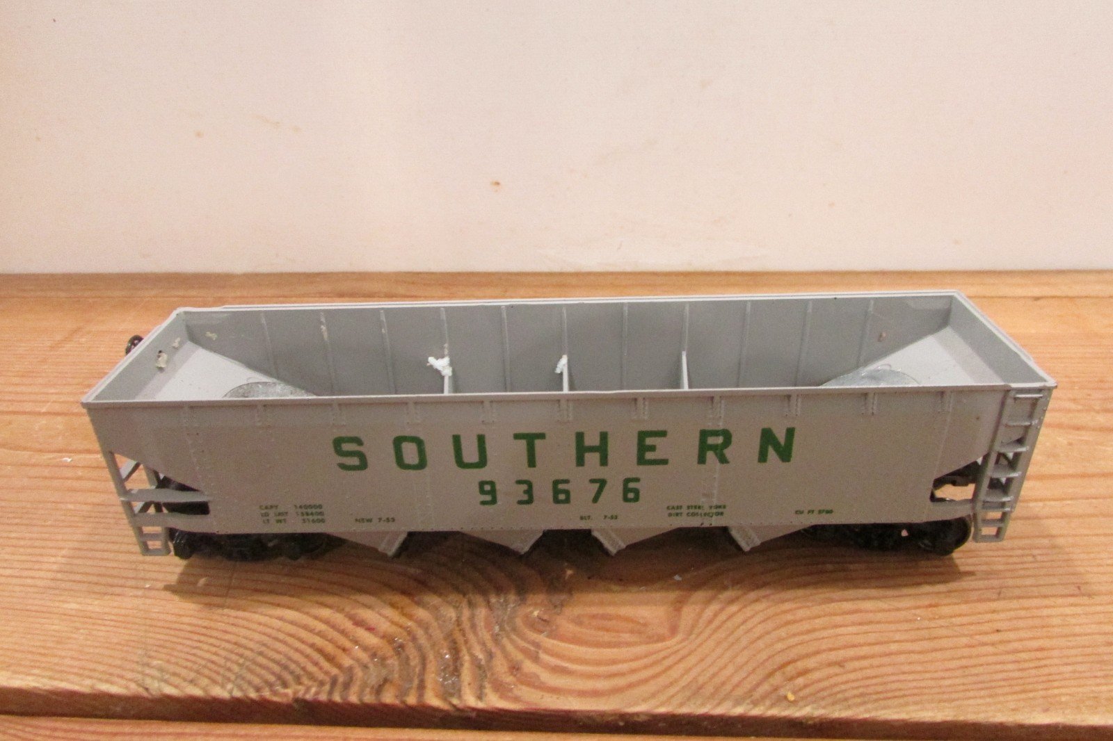 HO Scale 4Bay Open Hopper Southern #93676 C1128