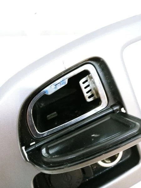 Hyundai Entourage 2006 2007 2008 bisel de cambio moldura fabricante de equipos originales usado probado 84330-4D000 Foto 3 de 4