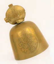 VINTAGE BEAUTIFUL BRASS CHINESE EXPORT FISH ENGRAVED CALL DINNER BELL NICE !