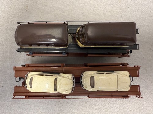 Märklin HO Scale 4612 Pair of Auto Carriers w/6 VW Bugs & 2 VW Brown/Cream Vans - Picture 3 of 6