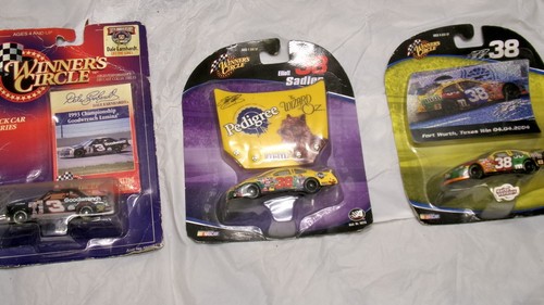 DALE EARNHARDT SR GOODWRENCH 1993 AND ELLIOT SANDLER 2004 WINNERS CIRCLE LOT. - Picture 3 of 4