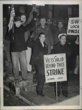1949 Press Photo Veterans Picketing Swift & Company Packing Plant, Kansas City