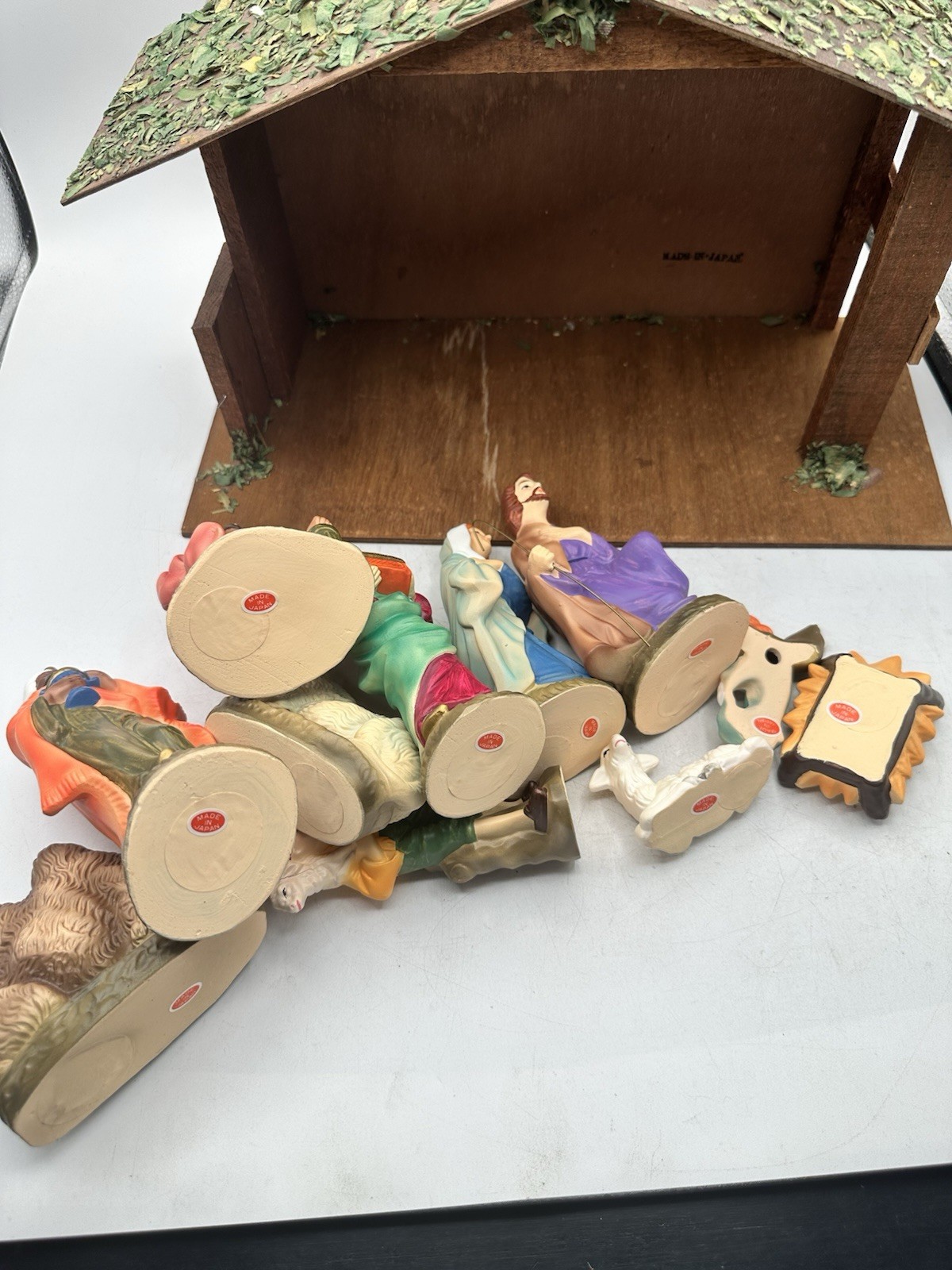 Vintage Hand Painted 11 Piece Nativity Set With Crèche Japan Original Box