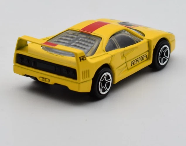 Matchbox Superfast #24 Ferrari F40 giallo. Prodotto in Thailandia.... - Immagine 2 di 4