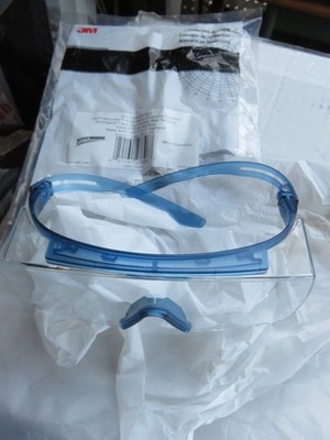 3M Safety Glasses SecureFit 3700 Model SF3701AS-BLU.Blue Temple. Clear. NEW