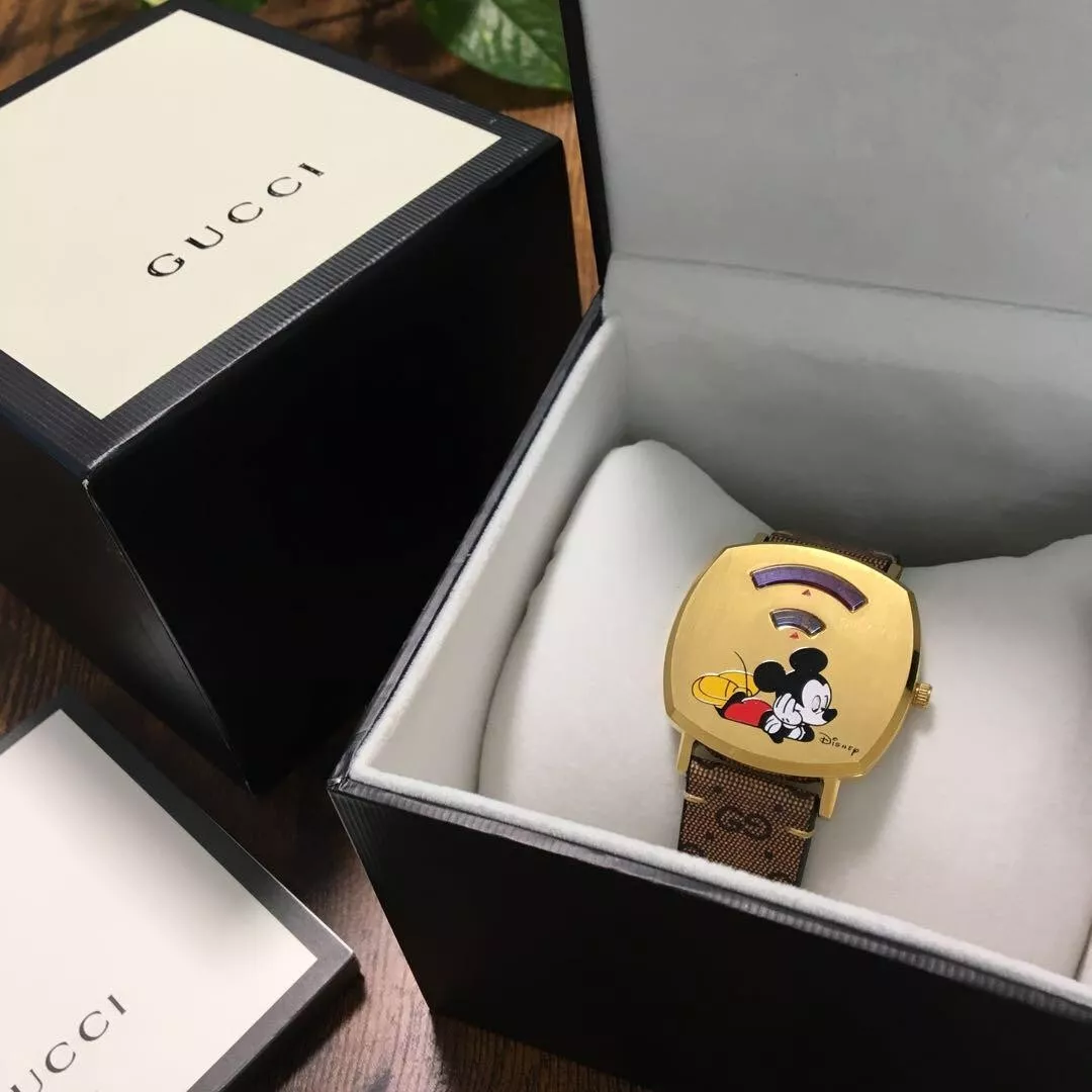 Montre à poignée GUCCI Disney Collaboration cuir ceinture quartz unisexe 38 mm avec boîte