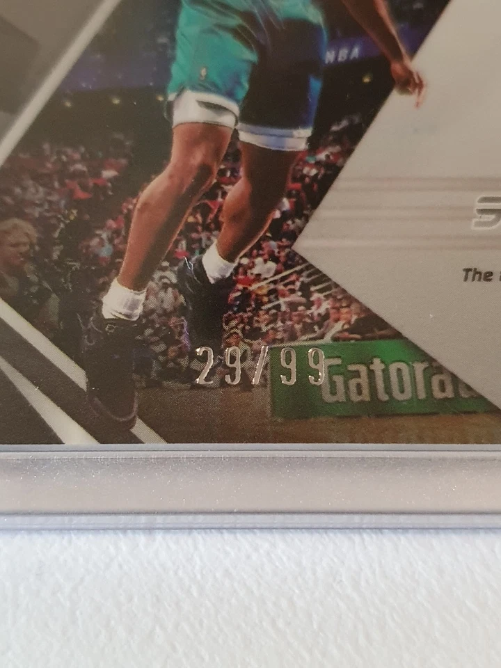 Panini Spectra Larry Johnson 2022 #Auto Silver/99 Sky High Signatures - Raro Foto 3 de 4