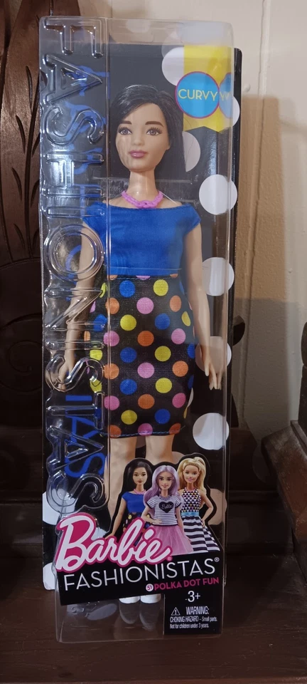 Ano 2016 Barbie Fashionistas #51 Boneca Asiática Curvy DVX73 em Vestido Divertido Bolinhas - Imagem 2 de 4