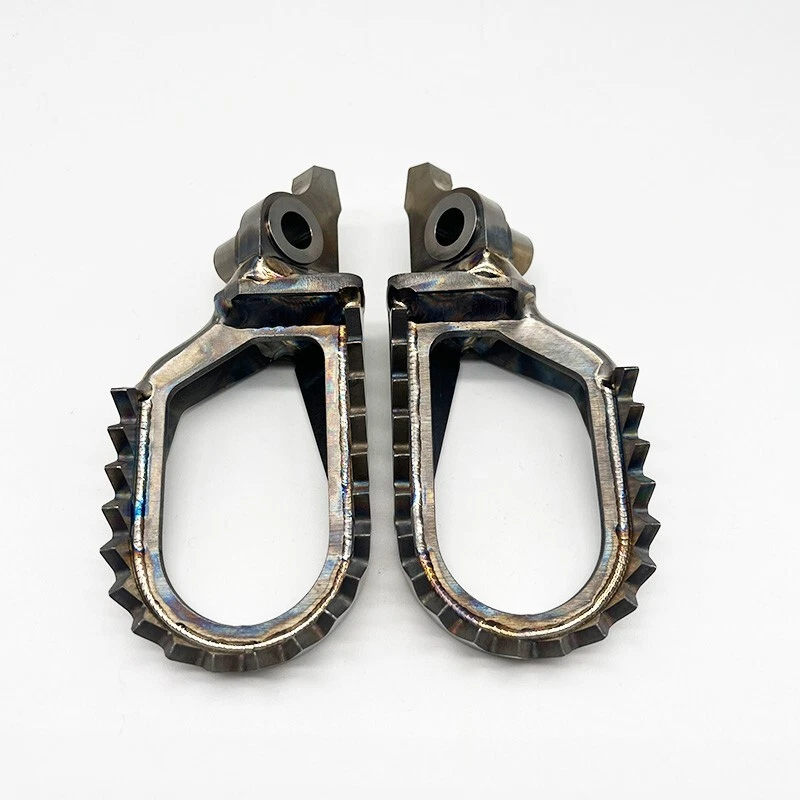 Reposapiés de titanio Yamaha YZ250F (2024) 450F (23-24) serie Pro estriberas-SAFETi Foto 4 de 4