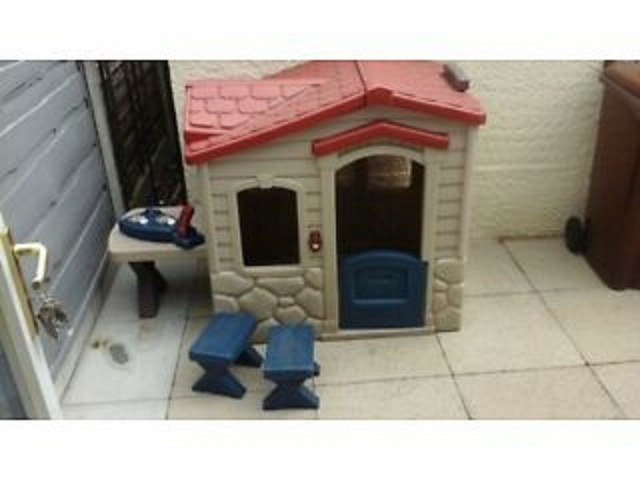 little tikes playhouse picnic on the patio