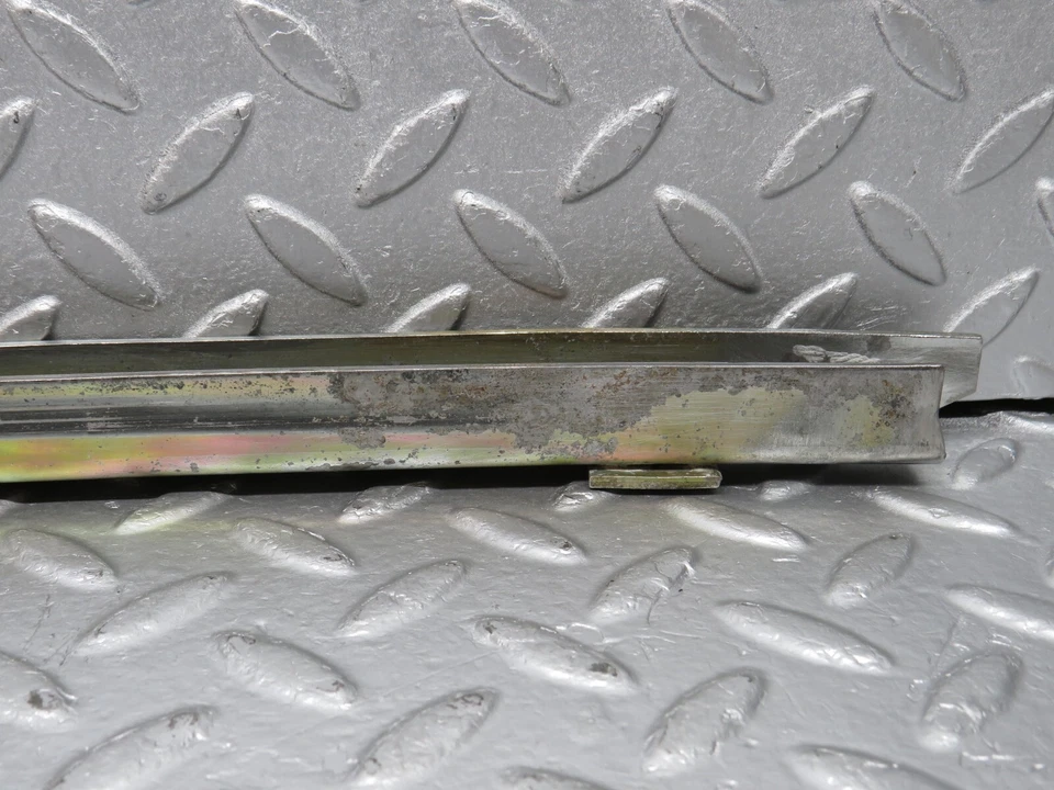 �39908♂ Mercedes-Benz R107 350SL cupé puerta derecha canal ventana Foto 4 de 4