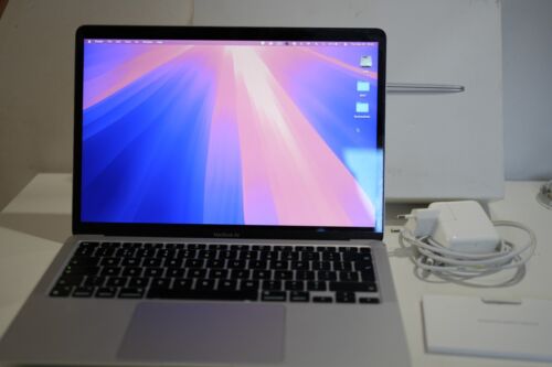 Apple MacBook Air 13" M1 2020 - QWERTY Keyboard - 256GB SSD, 8GB RAM (Silver / L