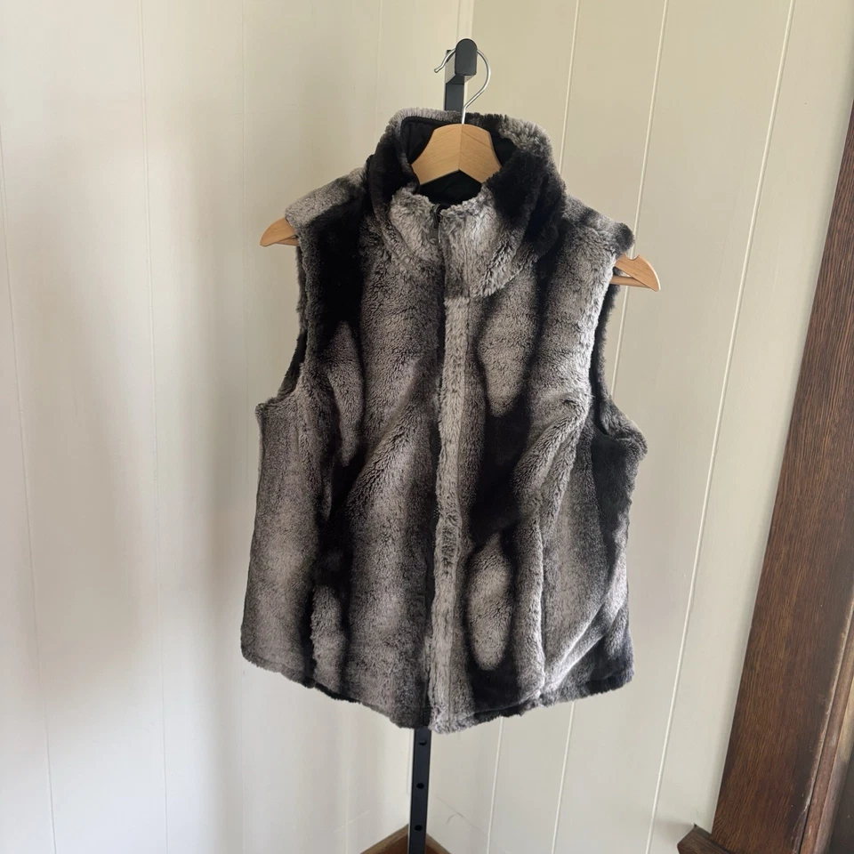 Vintage KC Collections Women’s S Reversible Faux Fur Black Quilted Puffer Vest - Image 2 of 4
