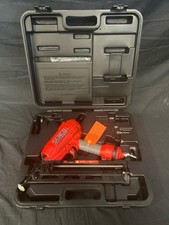 SENCO TN51P1P RED 2 1/2" 15 GAUGE FINISH NAILER IN CASE (B26006009)