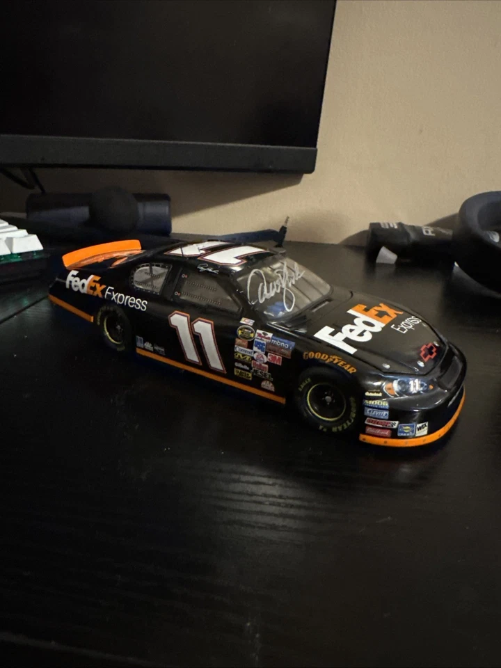 Figura de acción Denny Hamlin 2006 novato FedEx Express escala 1/24 Foto 2 de 3