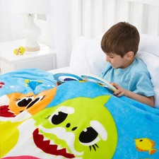 Nickelodeon Baby Shark Plush Blanket Size Twin 62 x 90 in Blue Pink Fong