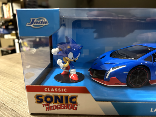 Jada Classic Sonic Hedgehog Lamborghini Veneno w/ Figurine - Picture 7 of 8